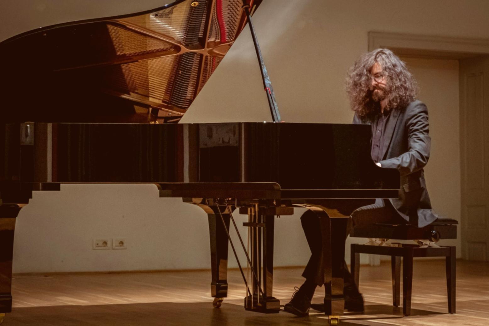 Online seminar environment at Jurin Qelath for song structure education